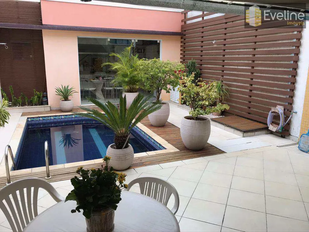 Sobrado, 3 quartos, 223 m² - Foto 1