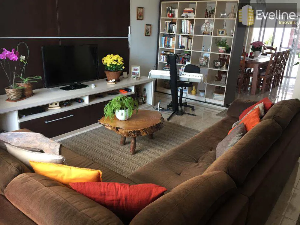 Sobrado, 3 quartos, 223 m² - Foto 2
