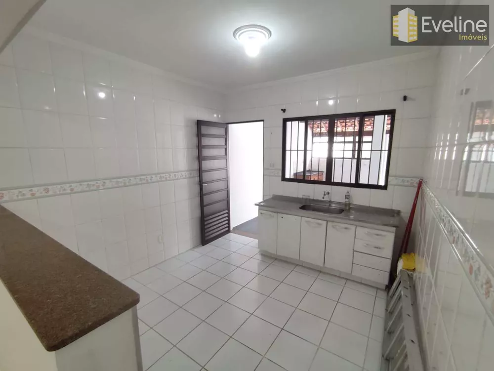 Casa à venda com 3 quartos, 163m² - Foto 1