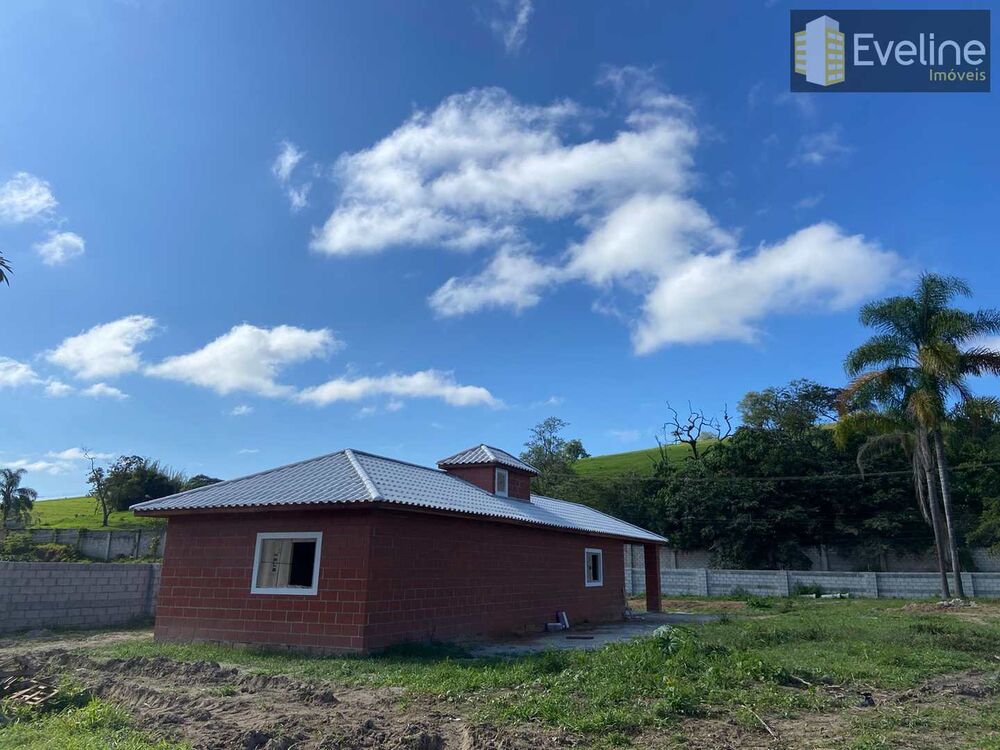 Chácara à venda com 3 quartos, 180m² - Foto 1