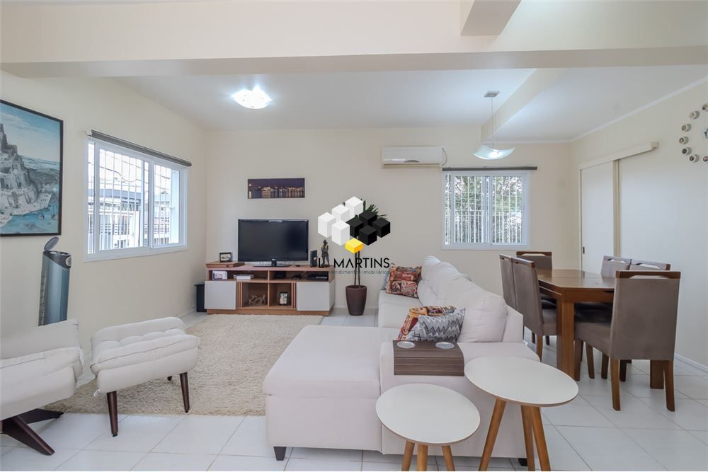 Casa à venda com 3 quartos, 109m² - Foto 1