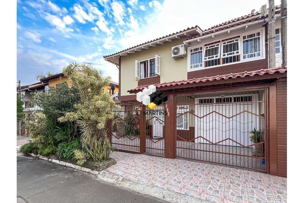 Casa à venda com 3 quartos, 182m² - Foto 1