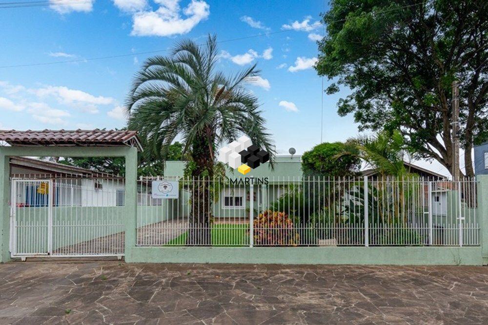 Casa à venda com 3 quartos, 228m² - Foto 1
