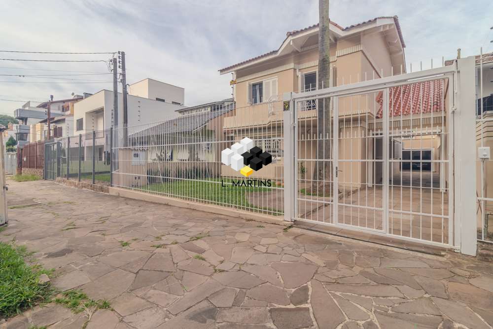 Casa à venda com 3 quartos, 377m² - Foto 1