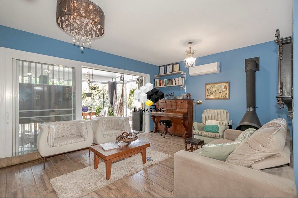 Casa à venda com 3 quartos, 100m² - Foto 1