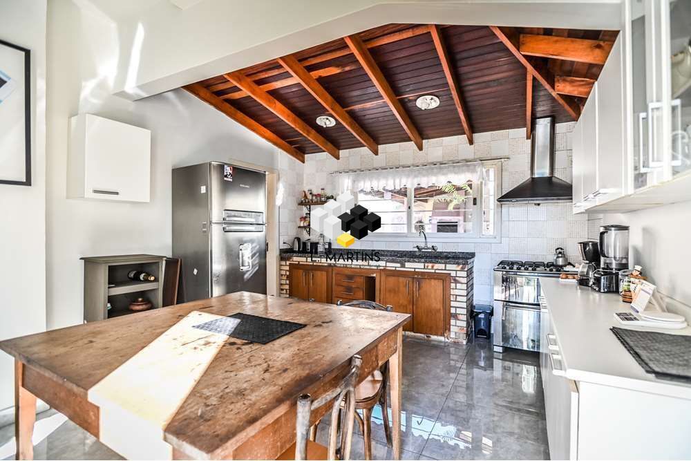 Casa à venda com 3 quartos, 150m² - Foto 1