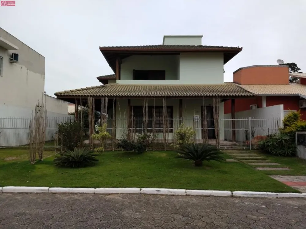 Casa, 4 quartos, 225 m² - Foto 1