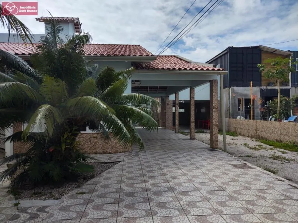 Casa, 6 quartos, 130 m² - Foto 1