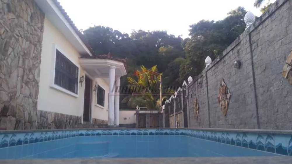 Casa de Condomínio à venda com 4 quartos, 320m² - Foto 2