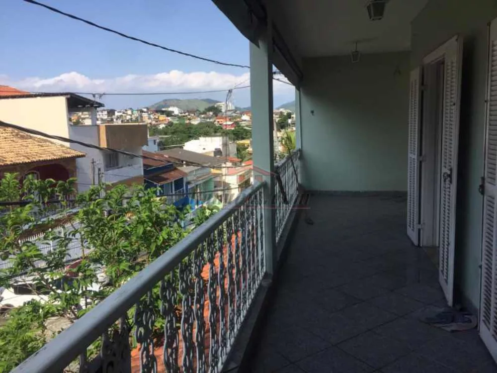 Casa de Condomínio à venda com 4 quartos, 250m² - Foto 2