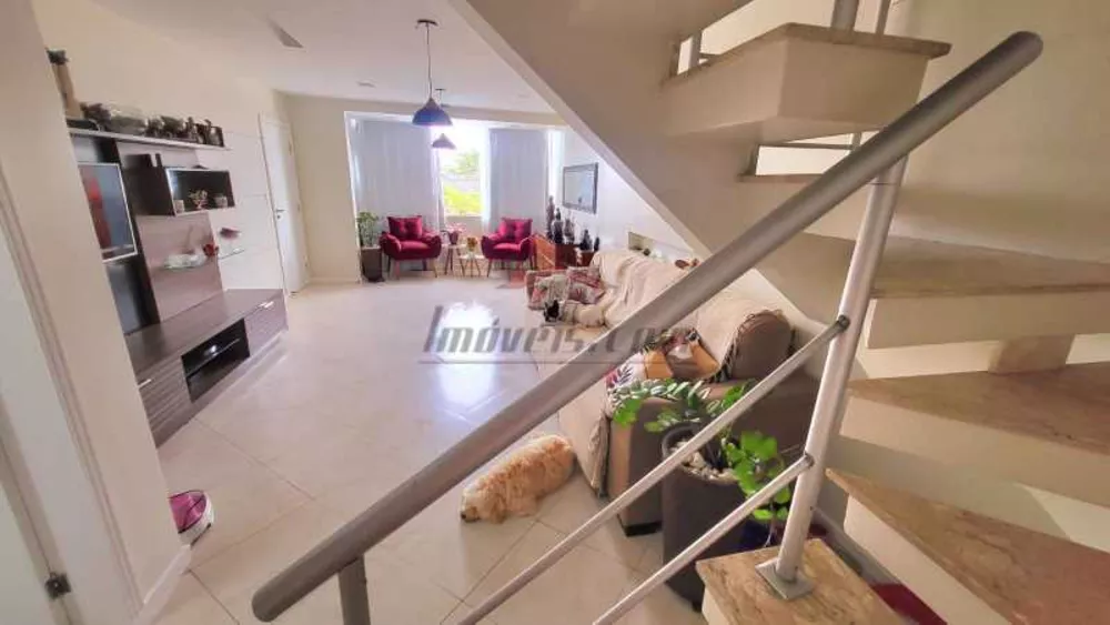 Casa de Condomínio à venda com 4 quartos, 210m² - Foto 4