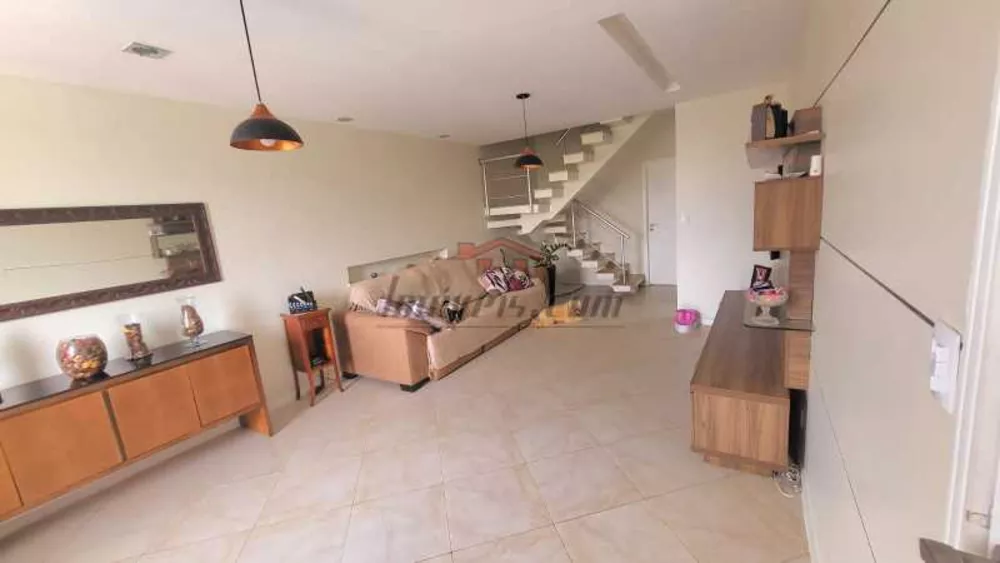 Casa de Condomínio à venda com 4 quartos, 210m² - Foto 2