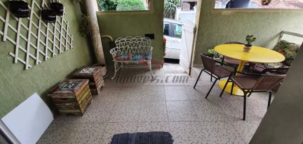 Casa de Condomínio à venda com 3 quartos, 181m² - Foto 2