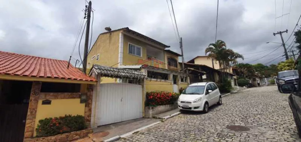 Casa de Condomínio à venda com 3 quartos, 181m² - Foto 1