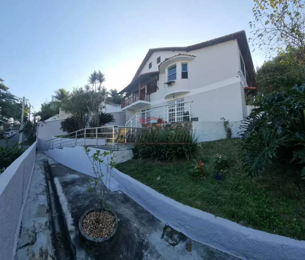 Casa, 5 quartos, 210 m² - Foto 1