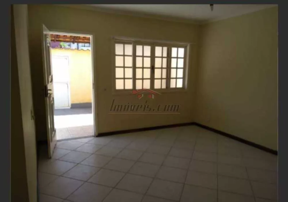 Casa de Condomínio à venda com 3 quartos, 200m² - Foto 3