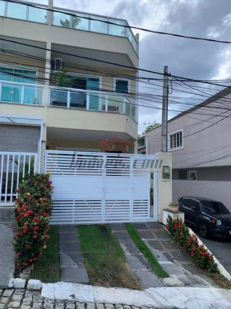 Casa de Condomínio à venda com 3 quartos, 200m² - Foto 2