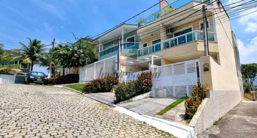 Casa de Condomínio à venda com 3 quartos, 200m² - Foto 1