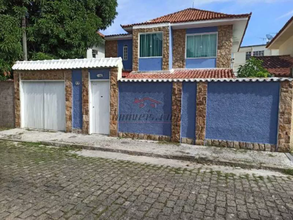 Casa de Condomínio à venda com 4 quartos, 260m² - Foto 1