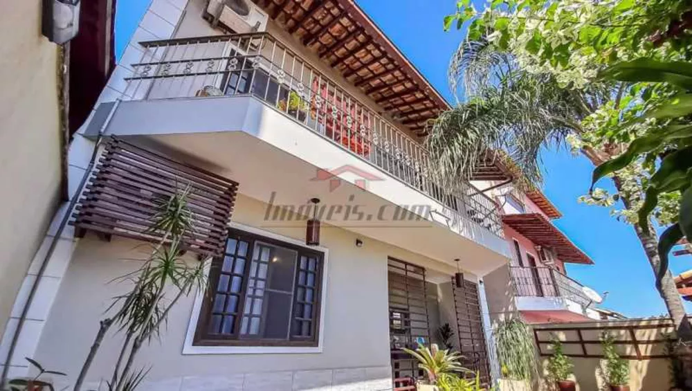 Casa de Condomínio à venda com 4 quartos, 150m² - Foto 1