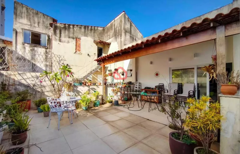 Casa, 5 quartos, 247 m² - Foto 2