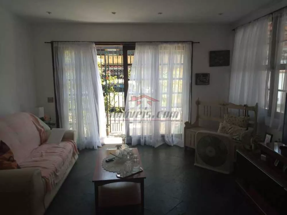 Casa de Condomínio à venda com 4 quartos, 180m² - Foto 1