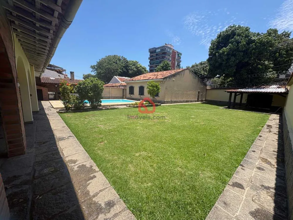 Casa, 4 quartos, 250 m² - Foto 1