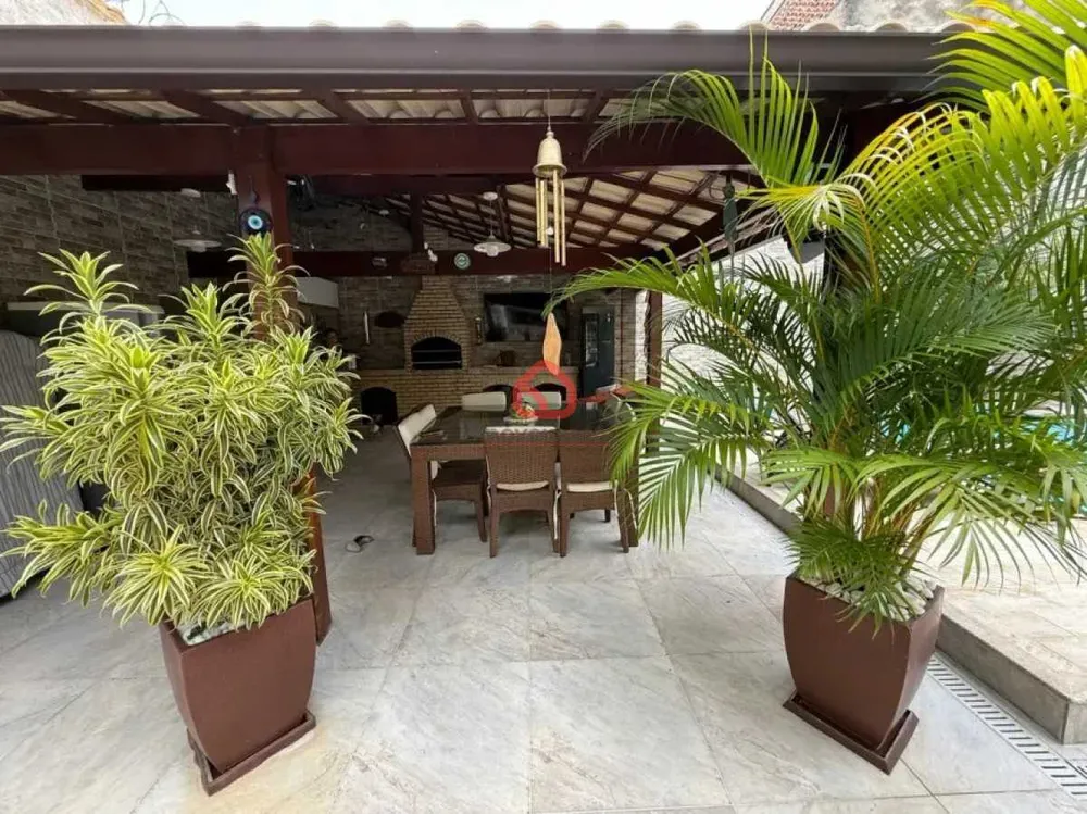 Casa, 4 quartos, 258 m² - Foto 1