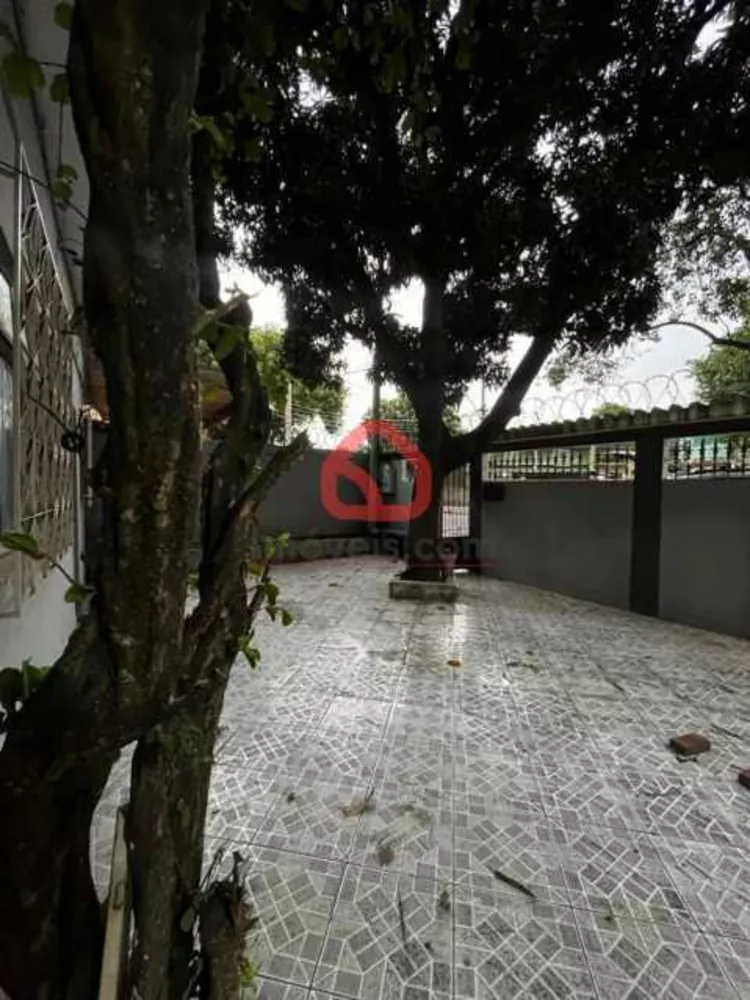 Casa, 4 quartos, 240 m² - Foto 13