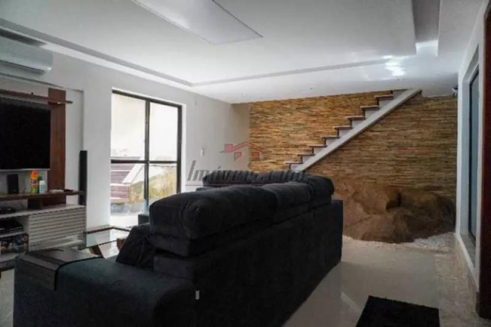 Casa de Condomínio à venda com 4 quartos, 220m² - Foto 4