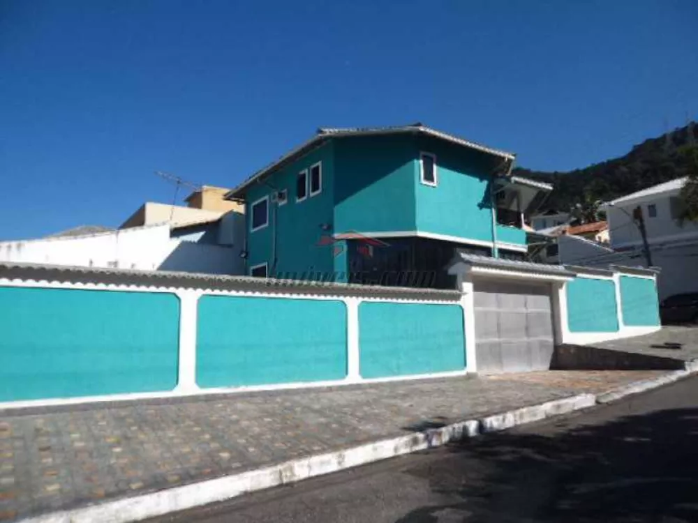 Casa de Condomínio à venda com 4 quartos, 220m² - Foto 4