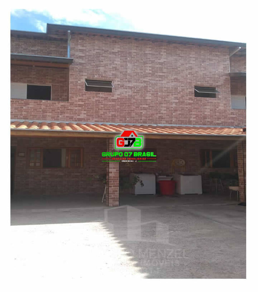 Casa à venda com 2 quartos, 100m² - Foto 1