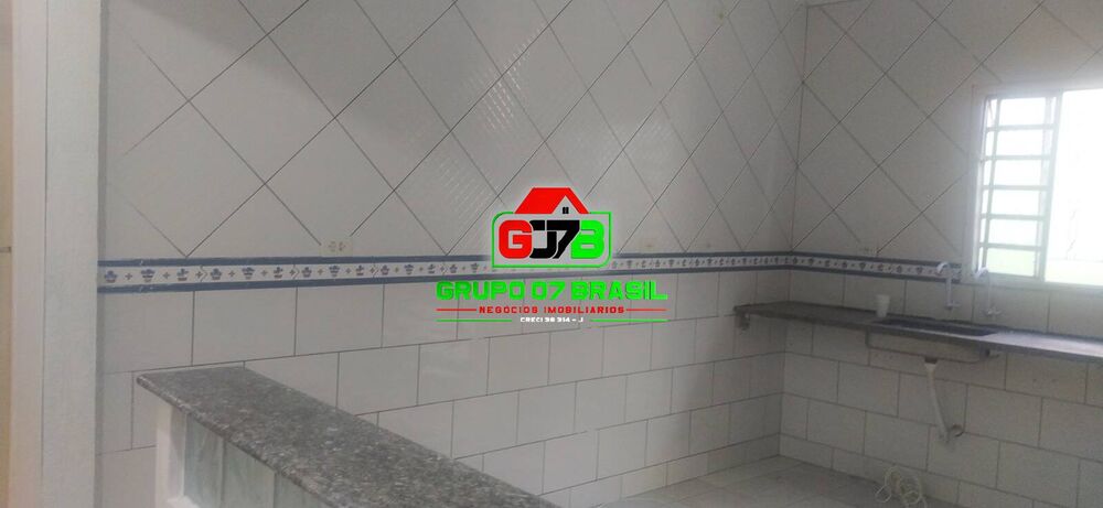 Casa à venda com 3 quartos, 98m² - Foto 1