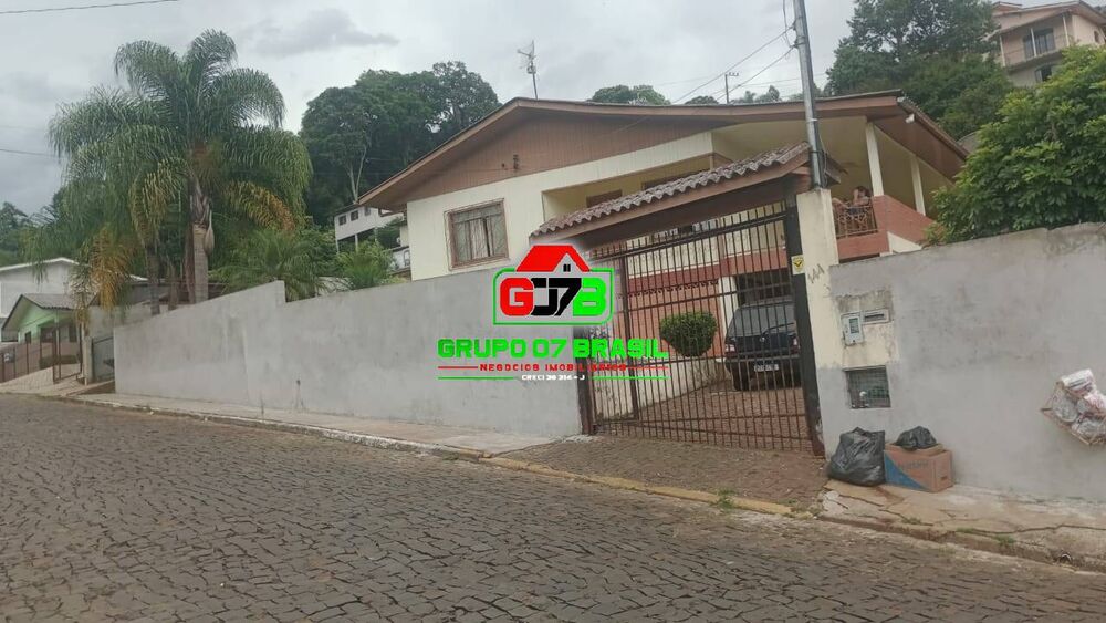 Casa à venda com 3 quartos, 330m² - Foto 1