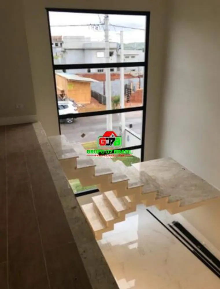 Casa, 3 quartos, 235 m² - Foto 1