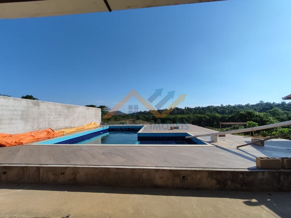 Chácara à venda com 3 quartos, 230m² - Foto 1