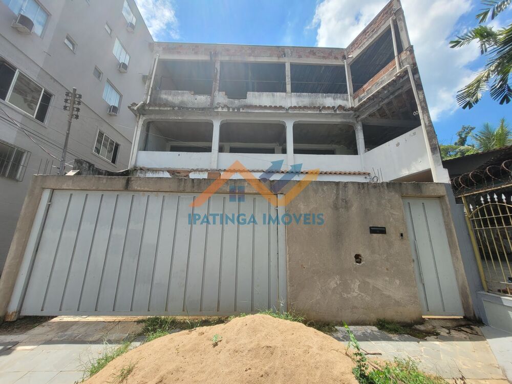 Casa à venda com 6 quartos, 380m² - Foto 1