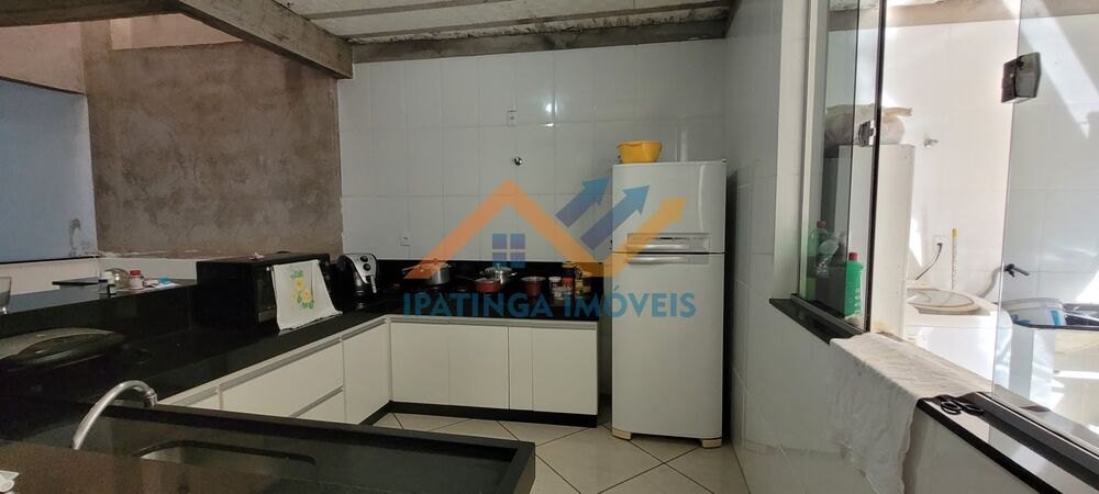 Casa à venda com 3 quartos, 220m² - Foto 1