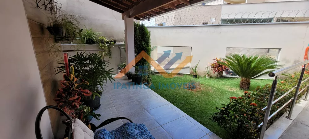 Casa à venda com 3 quartos, 258m² - Foto 3