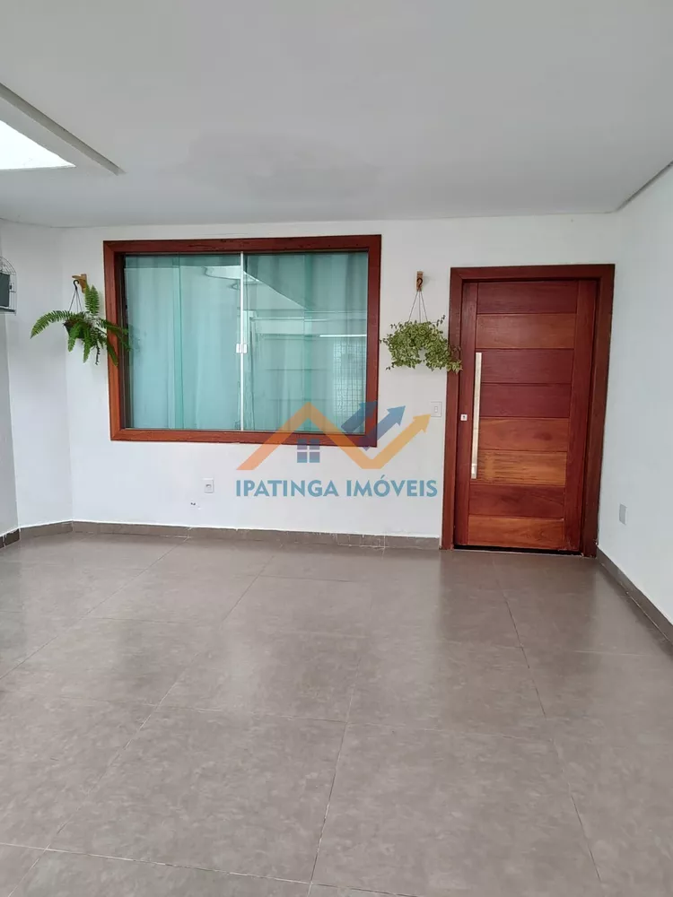 Casa à venda com 3 quartos, 240m² - Foto 1