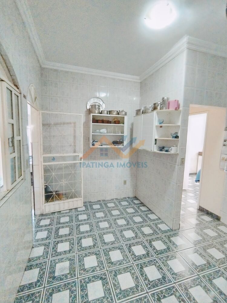 Casa à venda com 3 quartos, 305m² - Foto 1