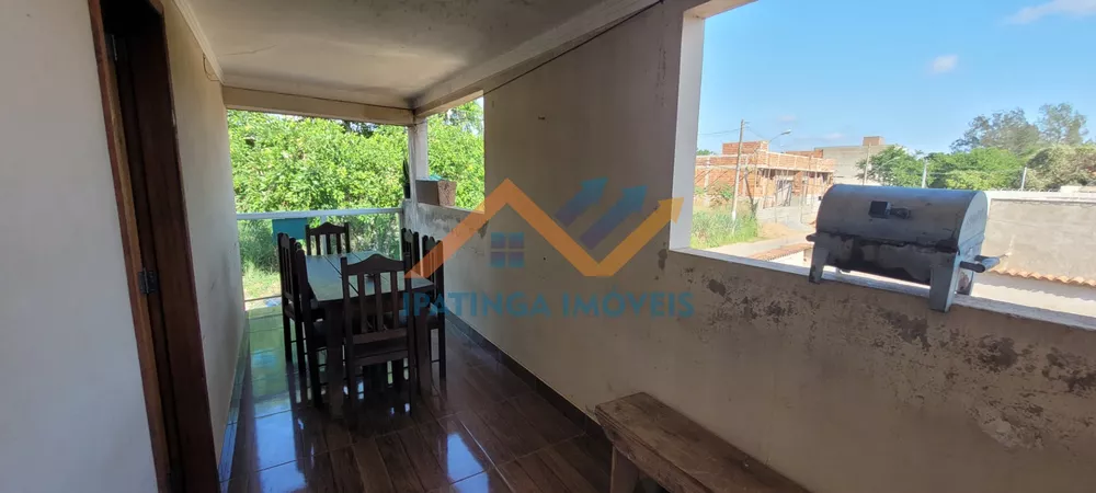 Casa à venda com 3 quartos, 28m² - Foto 1