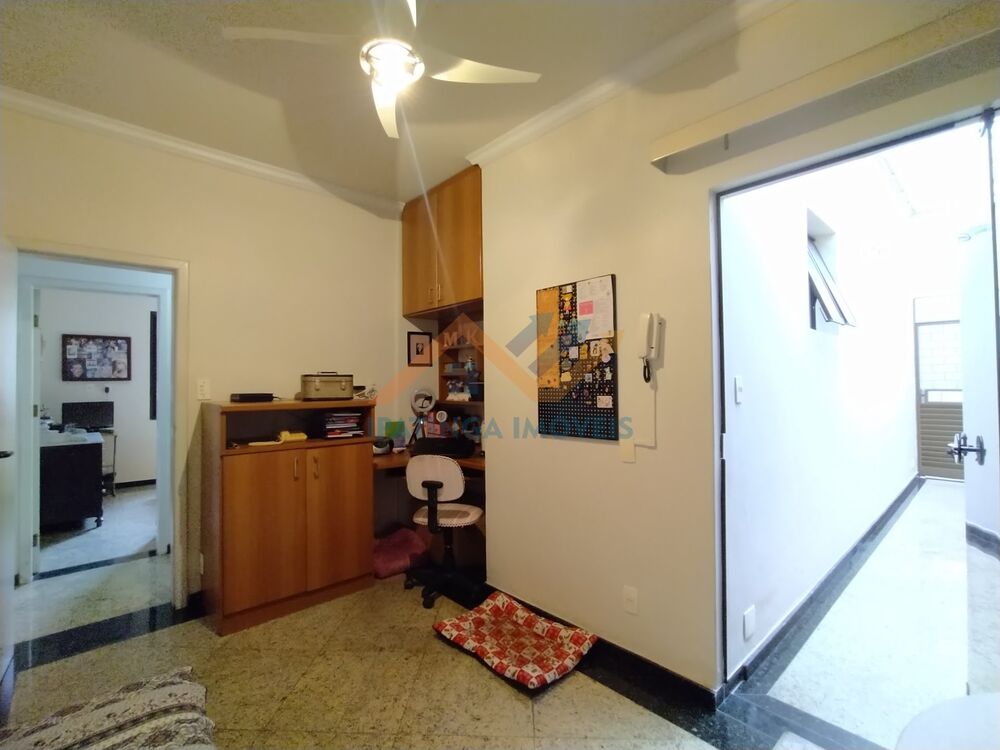 Casa à venda com 4 quartos, 267m² - Foto 2