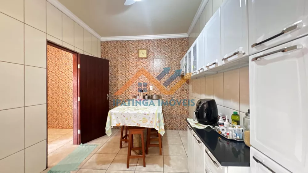 Casa à venda com 3 quartos, 360m² - Foto 4