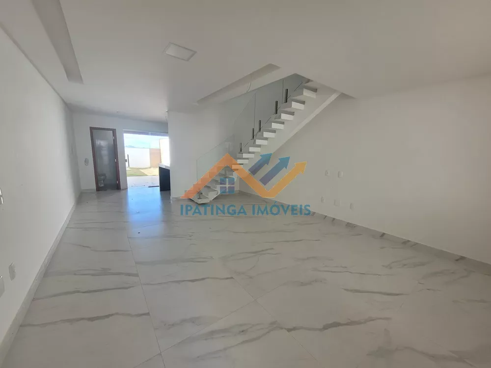 Casa à venda com 3 quartos, 140m² - Foto 1