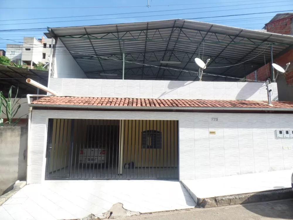 Casa à venda com 4 quartos, 200m² - Foto 1