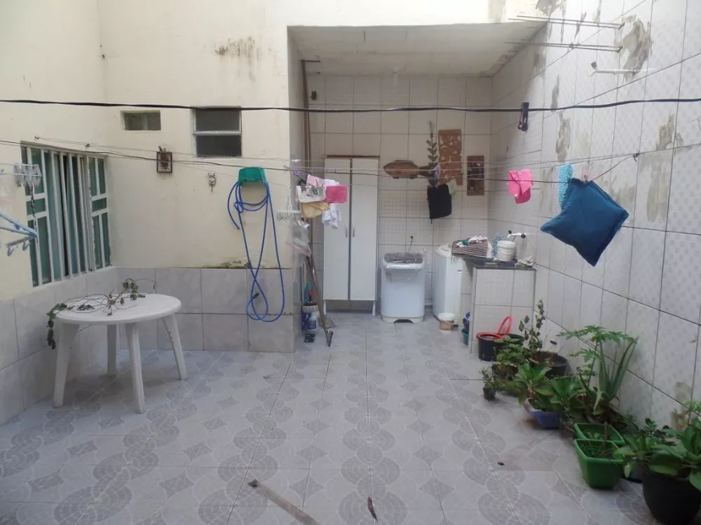 Casa à venda com 4 quartos, 200m² - Foto 2