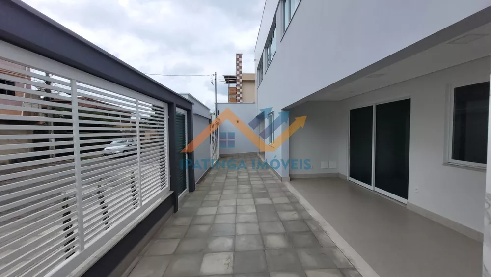 Casa à venda com 3 quartos, 460m² - Foto 2