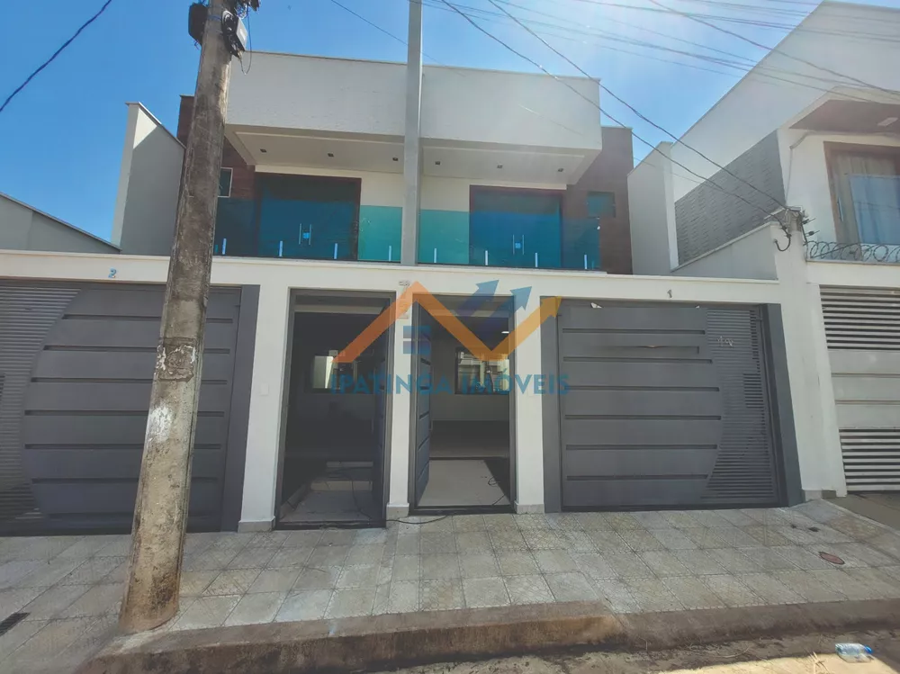 Casa à venda com 3 quartos, 220m² - Foto 2