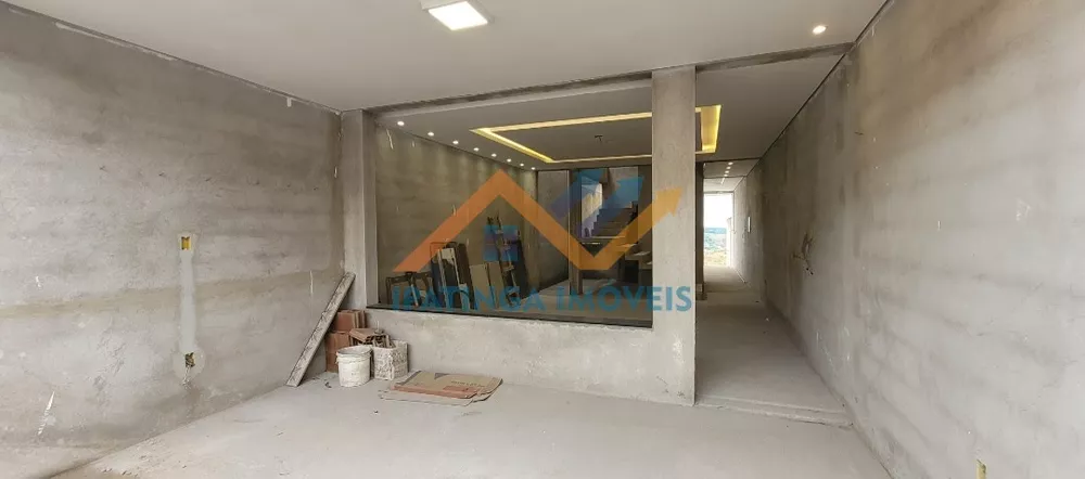 Casa à venda com 2 quartos, 180m² - Foto 2